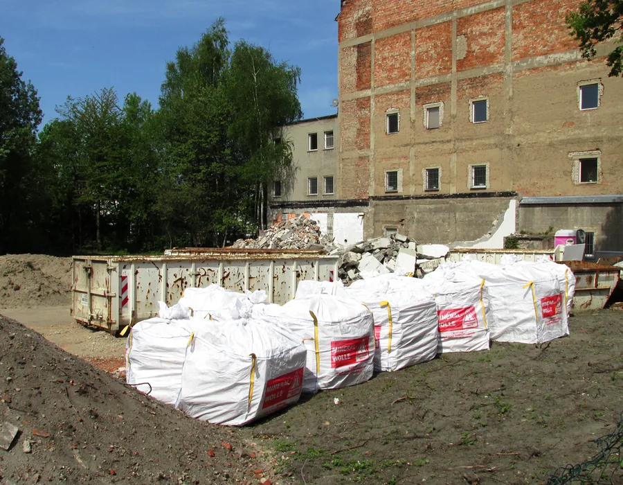 Gravats et déchets de chantier conditionnés pour évacuation, photo d'illustration